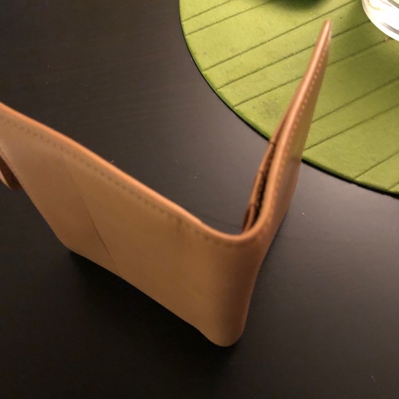 COACH TAN LEATHER SMALL WALLET EUC RETAILS $50 (CAMARILLO) - Picture 8 of 17